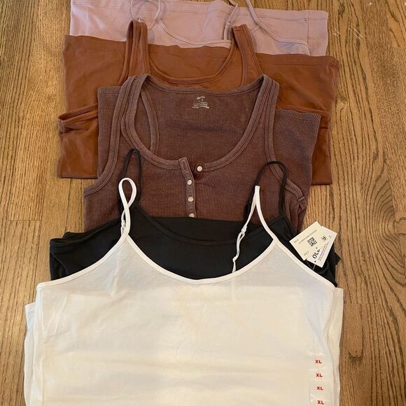 Women's Assorted Old Navy Tank Tops Size XL - Picture 1 of 1